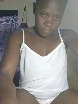 BUBBLY-QWEEN live cam on StripChat