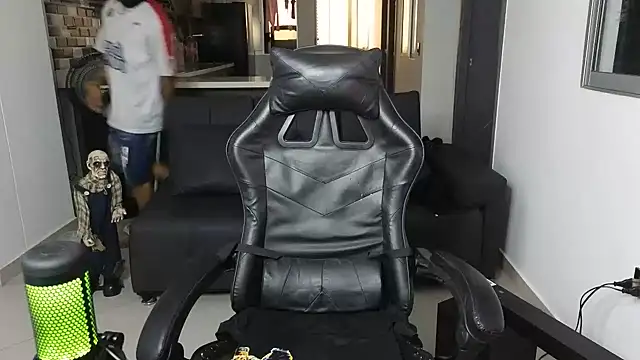 DrainExtreme live cam on StripChat