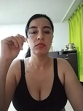 hailey85 live cam on StripChat