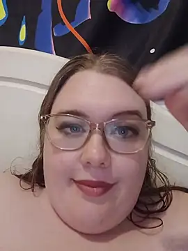 Sexycurvyemilyy