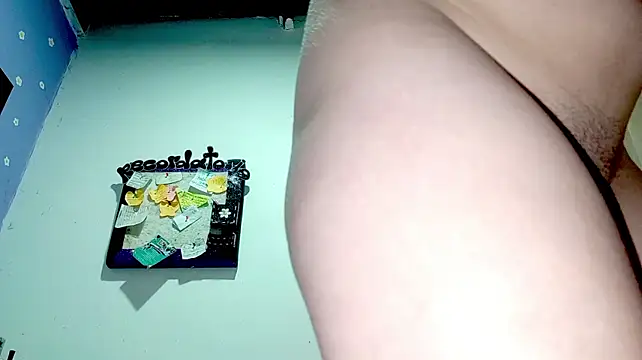 PetiteIvoryQueen19