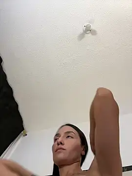MiaKane99 live cam preview