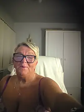 Bridget-valentine live cam preview