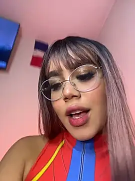 Tyra_malkovaa