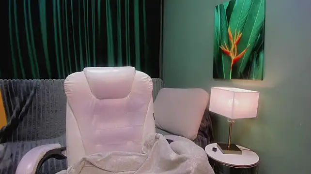 MilaGlowww live cam preview