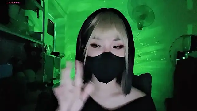 Tieu-May live cam on StripChat