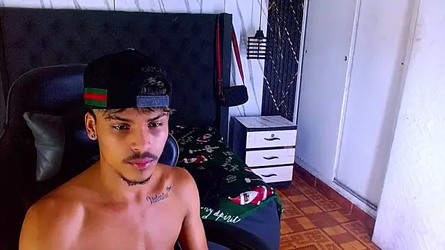 Angel_foxc13 webcam