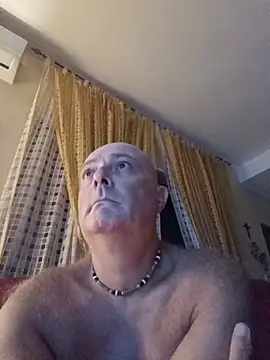 Alexis_Bull