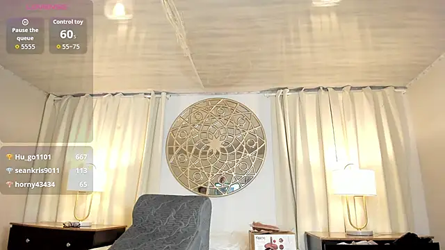 Zara_Holly_