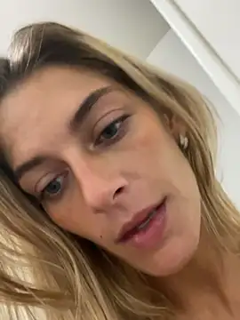 Bellalolahot webcam