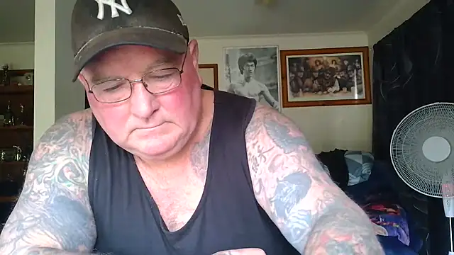 KINKYBLUEYES69 live cam preview