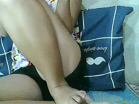 PinaySkinnyGirl live cam on StripChat