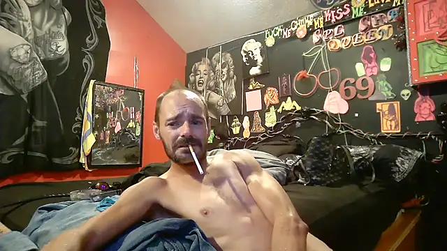 daddyandsplashqueen (Ask my age) - Flash titties