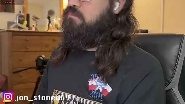 Apocalypse_Jerry live cam on StripChat