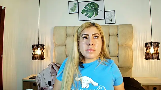 AdharaSmithh live cam on StripChat