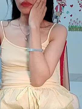 Hinna_x live cam on StripChat