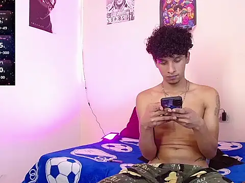 EnnzoLucca live cam on StripChat