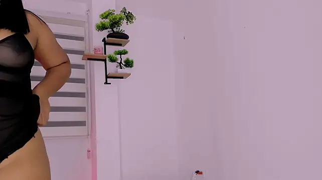 LunaVelvet33 live cam on StripChat