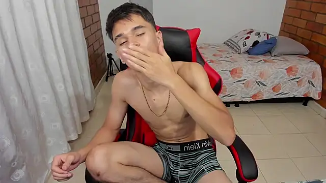 Aron_Boyy webcam