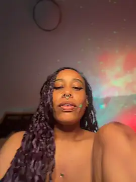 LUNA4pussy live cam on StripChat