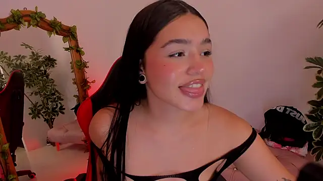 AvaLovely_