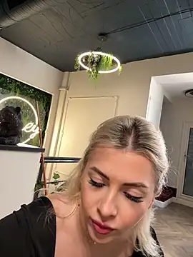IveySin live cam on StripChat