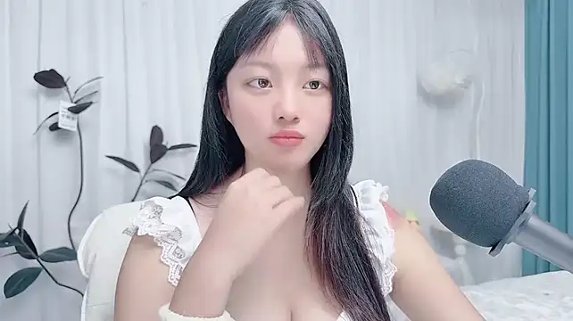 Winnie666999 live cam on StripChat