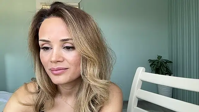 SayraPie live cam on StripChat