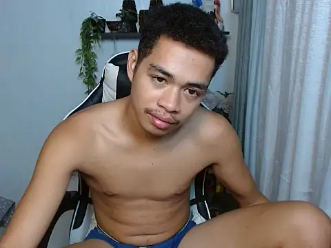 curlyasian_njxx