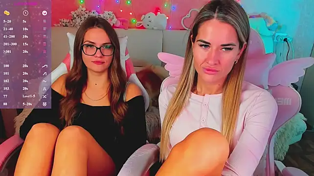 hotty_girls_here live cam on StripChat