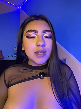 Laulin_TayyyX live cam preview