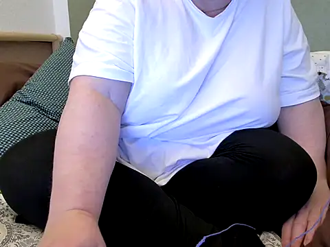 MarthaBriest live cam preview