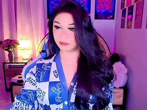SexxyTsLoverr live cam on StripChat