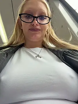 Elfi_InPublic