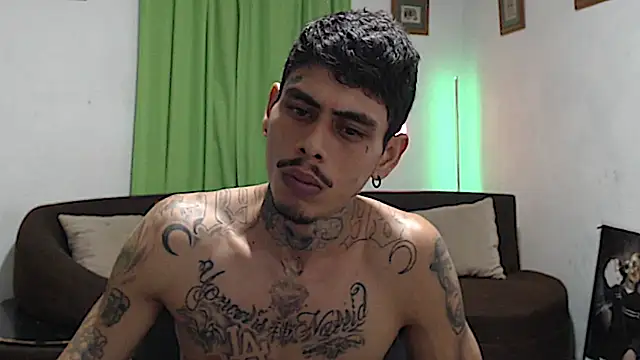 alpha_zom live cam on StripChat