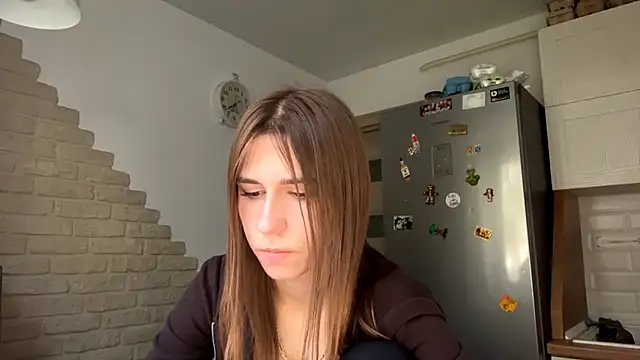 ZaraGuyette live cam on StripChat