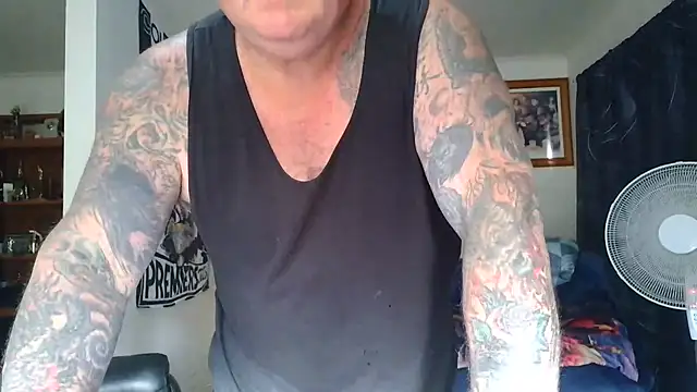 kinkyblueyes69 (M mature) - CLOTHES OFF NAKED