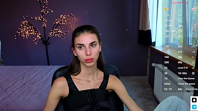 GracefulDoll live cam on StripChat