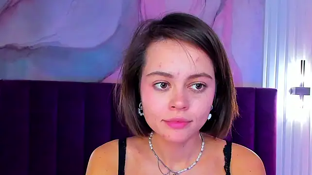 Kelly_Cuutie live cam on StripChat
