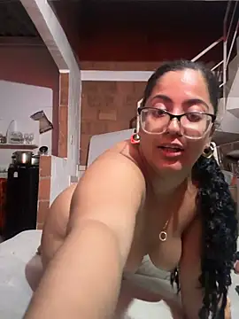 Jessyivonne live cam on StripChat