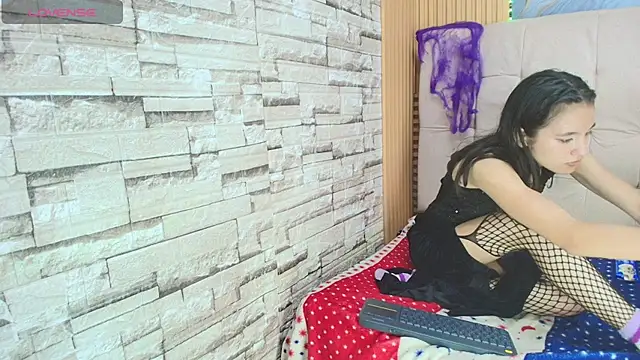 mavvy_rosepri live cam on StripChat