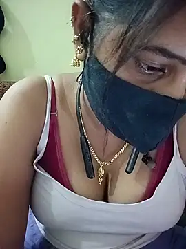Tamil_Rani- live cam on StripChat