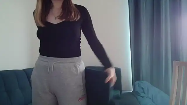 LooveELLYx live cam on StripChat