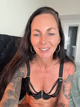 Mel-Mia Live Webcam on Stripchat