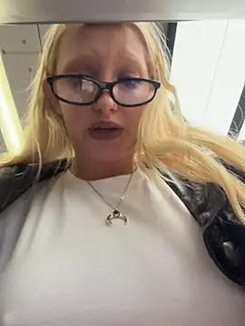 Elfi_InPublic
