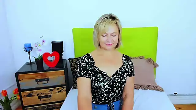 MarieneHot live cam preview
