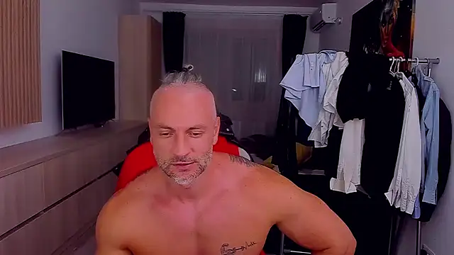 MarisMuscle live cam on StripChat