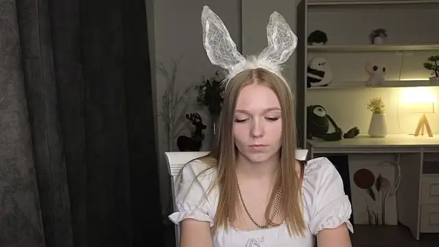 YuonneJoffe live cam on StripChat