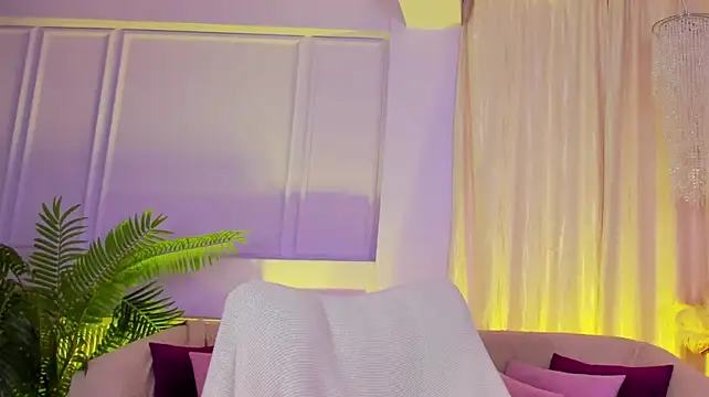 AhhMia live cam on StripChat