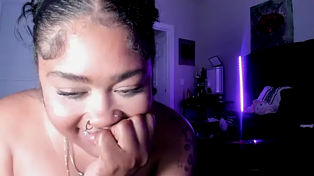 lovelyzylah webcam